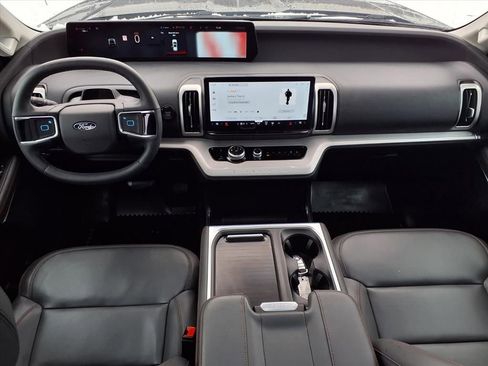 Used 2025 Ford Expedition Active image 4