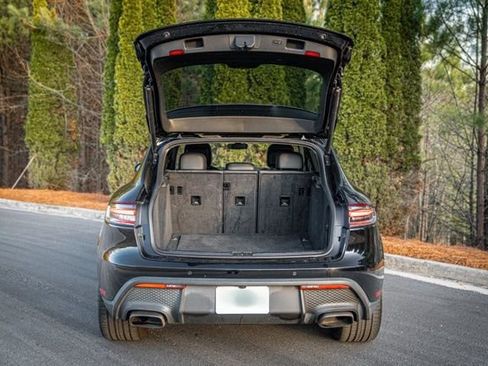Used 2023 Porsche Macan Turbo image 19