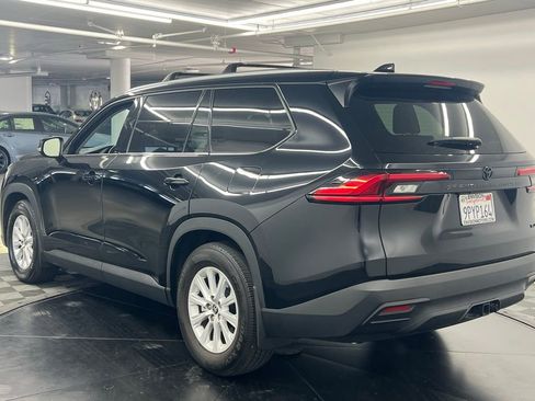 Used 2024 Toyota Grand Highlander XLE image 3