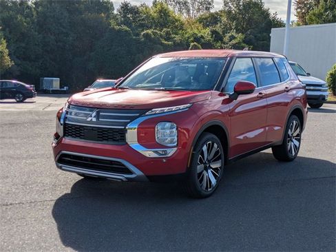 New 2025 Mitsubishi Outlander SE image 7