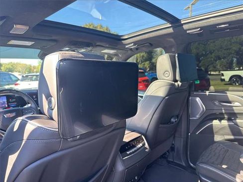Used 2024 Cadillac Escalade V w/ LPO, ONYX Package image 19