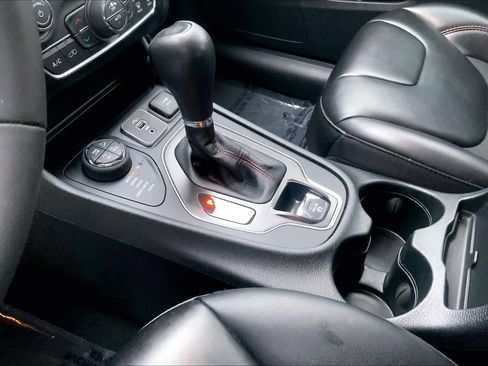 Used 2022 Jeep Cherokee Trailhawk w/ Trailer Tow Group image 19