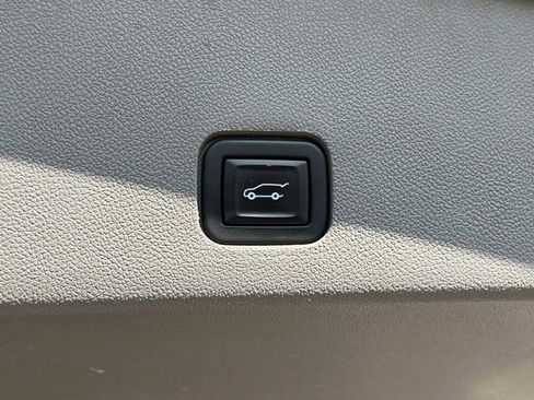 Used 2020 Cadillac XT6 Premium Luxury FWD image 7