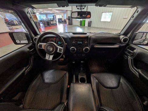 Used 2015 Jeep Wrangler Unlimited Sport AWD/4WD image 4