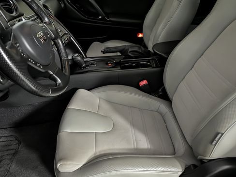 Used 2012 Nissan GT-R Premium image 20