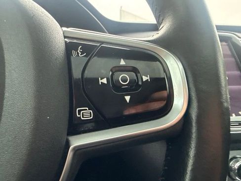 Used 2016 Volvo XC90 T6 Momentum w/ Vision Package image 17