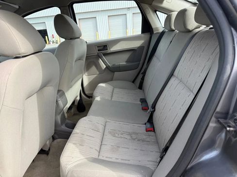 Used 2010 Ford Focus SE image 24
