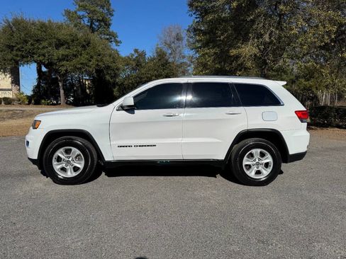 Used 2017 Jeep Grand Cherokee Laredo w/ Quick Order Package 2BE image 3