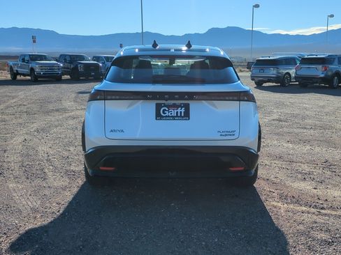 Used 2024 Nissan Ariya AWD image 5