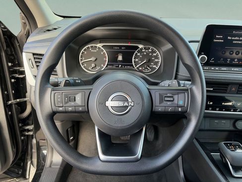 Used 2024 Nissan Rogue SV image 10