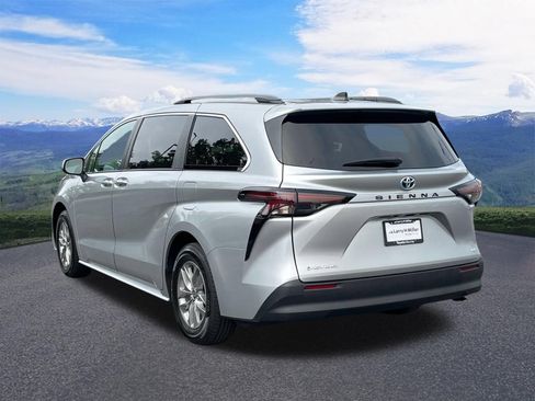 Used 2025 Toyota Sienna LE w/ LE Plus Package AWD/4WD image 3
