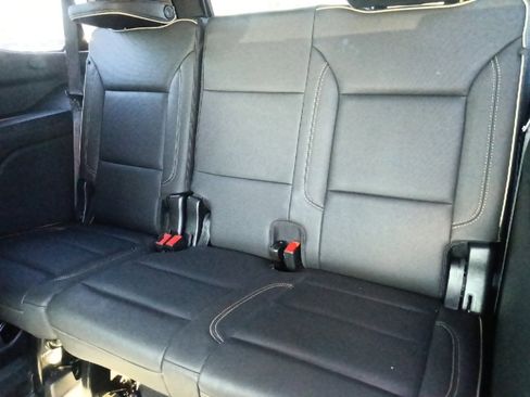 Used 2023 GMC Yukon SLT image 30