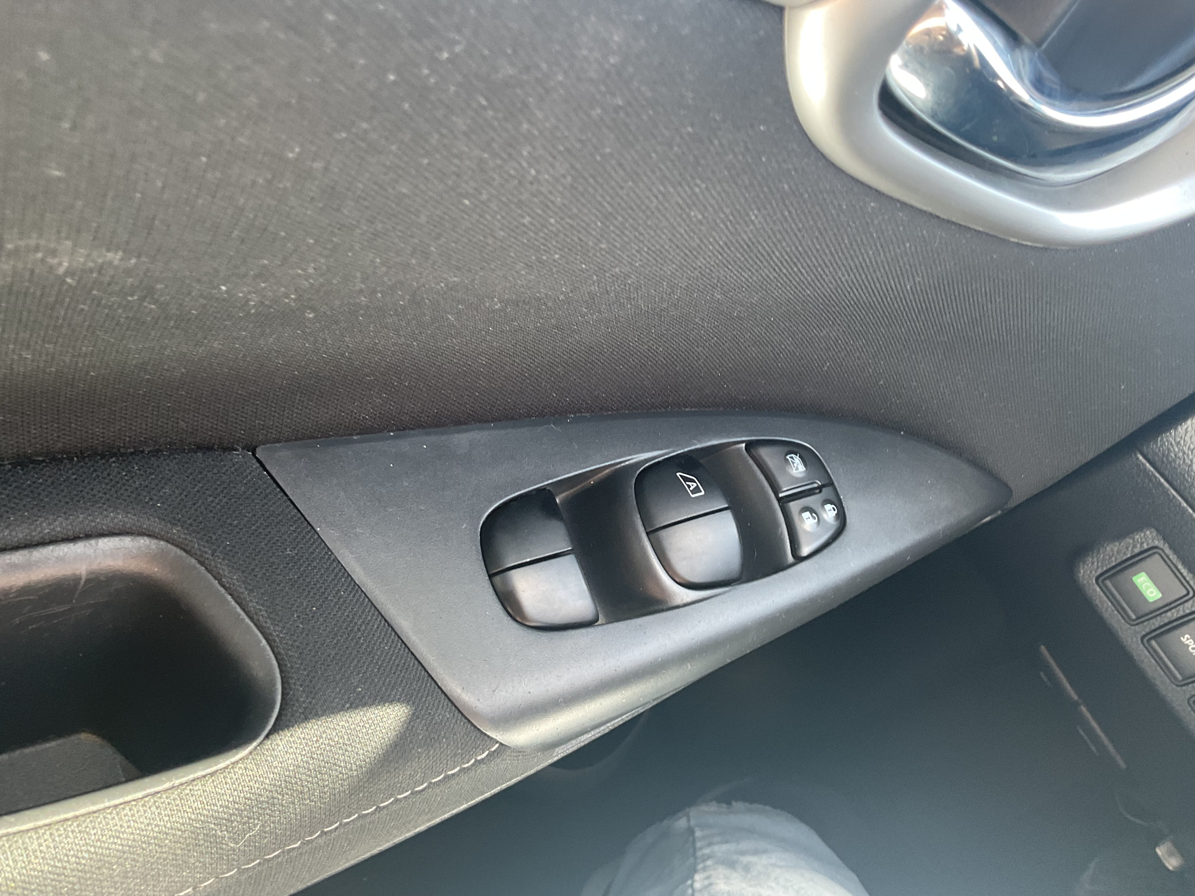 Used 2015 Nissan Sentra S FWD image 18