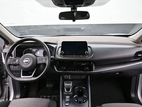 Used 2022 Nissan Rogue SV image 16