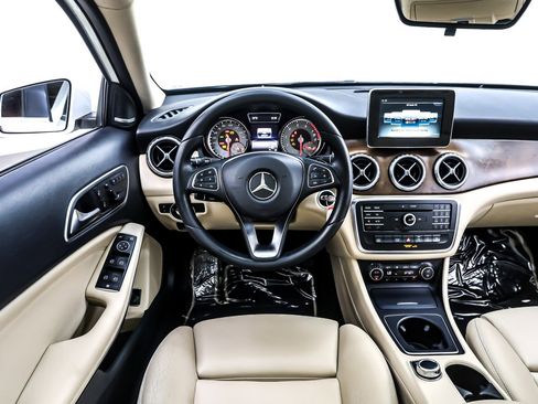 Used 2016 Mercedes-Benz GLA 250 4MATIC image 5