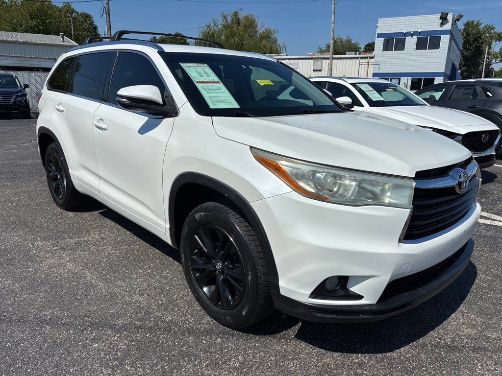 Used 2016 Toyota Highlander XLE FWD image 1