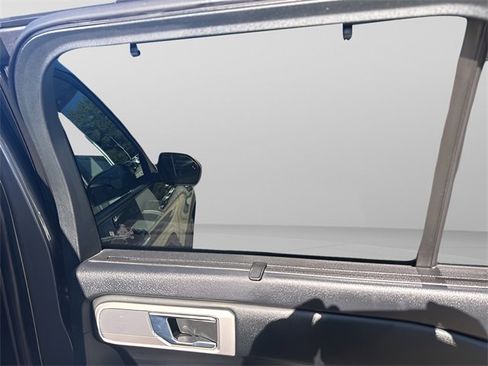 Used 2022 Ford Explorer Limited image 11