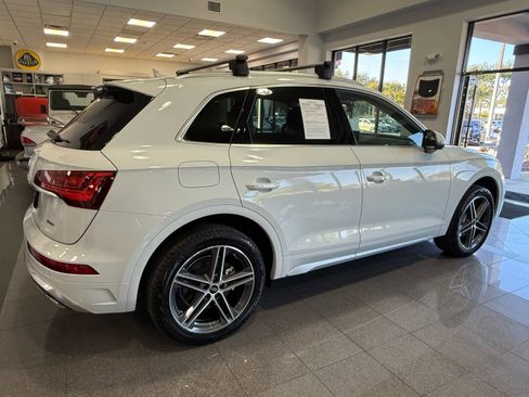 Used 2024 Audi Q5 e Premium Plus w/ Premium Plus Package image 4