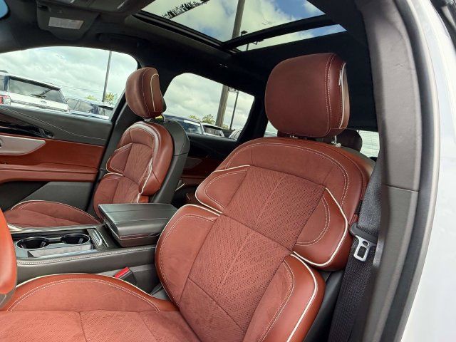 Certified 2024 Lincoln Nautilus Black Label w/ Jet Appearance Package (87T) AWD/4WD image 11