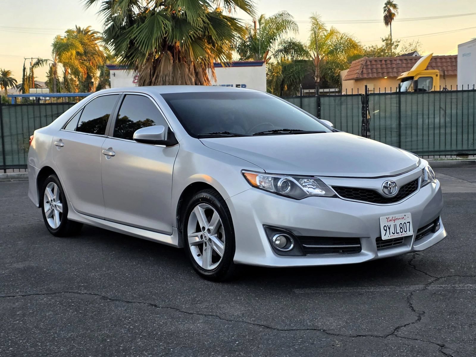 Used 2012 Toyota Camry SE FWD image 2