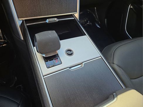 Used 2025 Land Rover Range Rover SE image 27