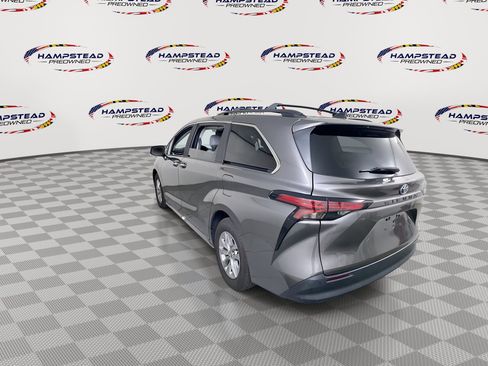 Used 2022 Toyota Sienna XLE FWD image 6