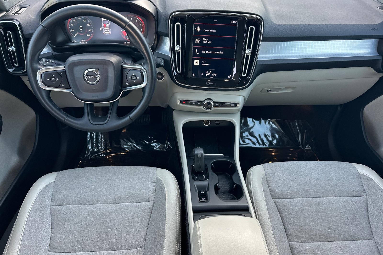 Used 2020 Volvo XC40 T5 Momentum AWD/4WD image 3