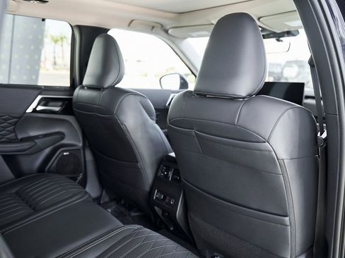 Used 2025 Mitsubishi Outlander SEL image 25