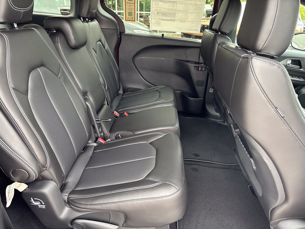 New 2027 Chrysler Pacifica Select FWD image 4