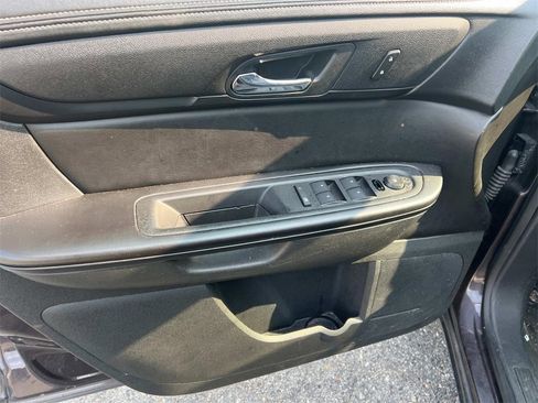 Used 2016 Chevrolet Traverse LT w/ Style and Technology Package image 11