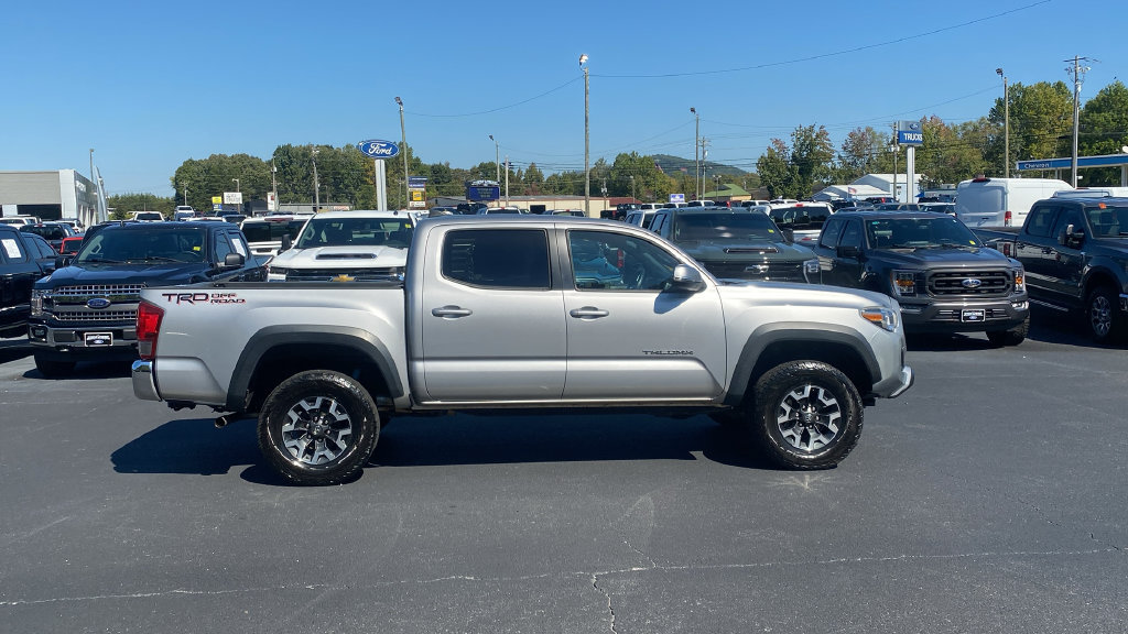 Used 2017 Toyota Tacoma TRD Off-Road w/ Tow Package RWD image 4