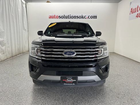 Used 2019 Ford Expedition XLT image 2