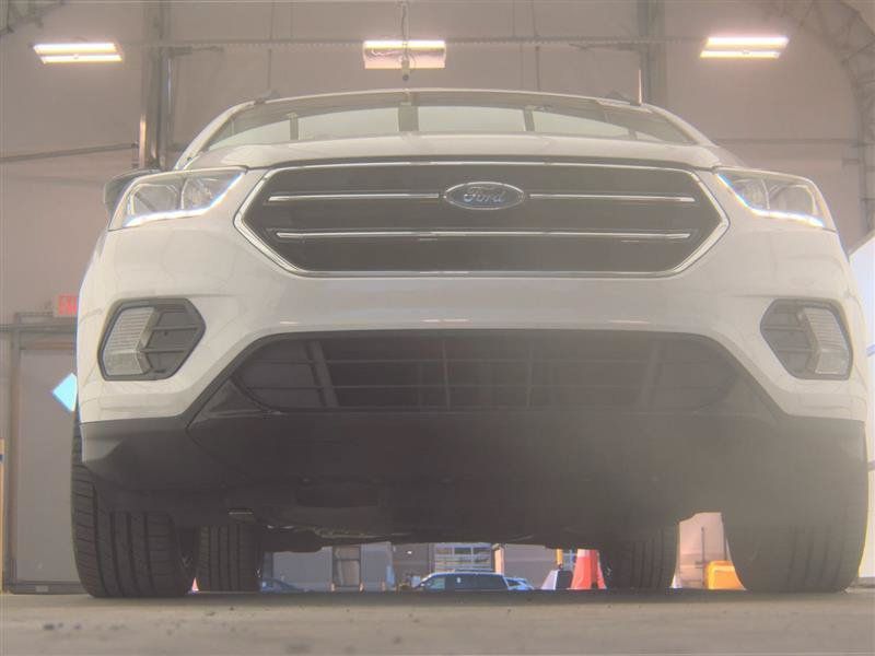 Used 2018 Ford Escape SE w/ SE Sport Appearance Package AWD/4WD image 4