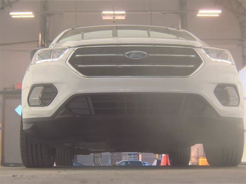 Used 2018 Ford Escape SE w/ SE Sport Appearance Package AWD/4WD image 4