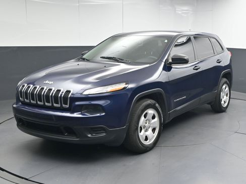 Used 2016 Jeep Cherokee Sport image 4