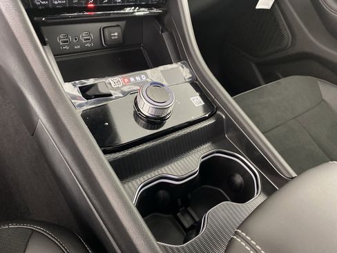 New 2025 Jeep Grand Cherokee L Altitude image 28