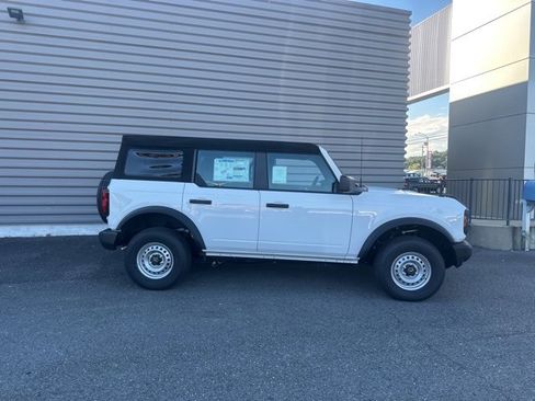 New 2025 Ford Bronco Base image 2