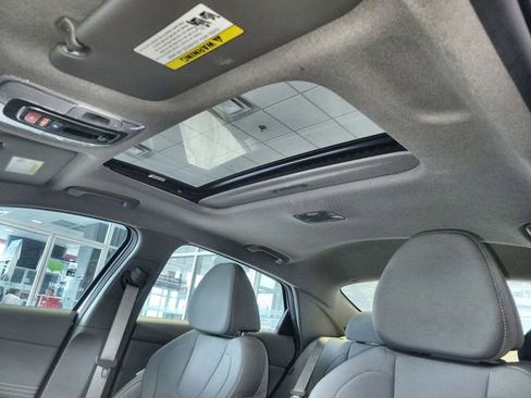 Used 2025 Hyundai Elantra SEL FWD image 22