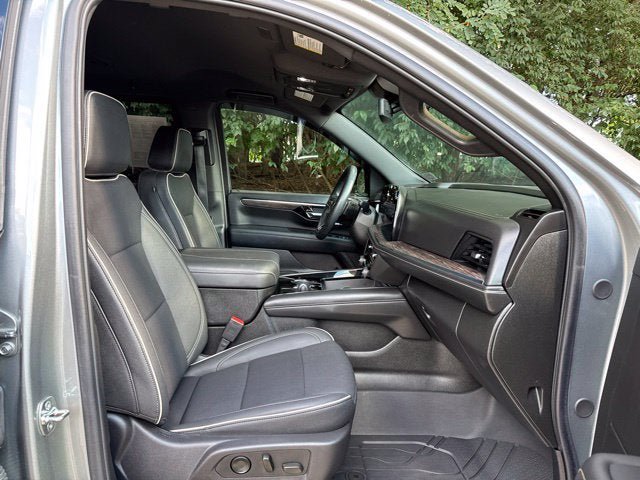 Used 2025 Chevrolet Tahoe Premier AWD/4WD image 35