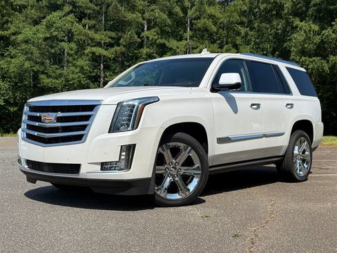 Used 2016 Cadillac Escalade Premium AWD/4WD image 2