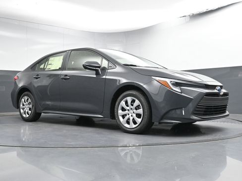 Used 2025 Toyota Corolla LE image 20