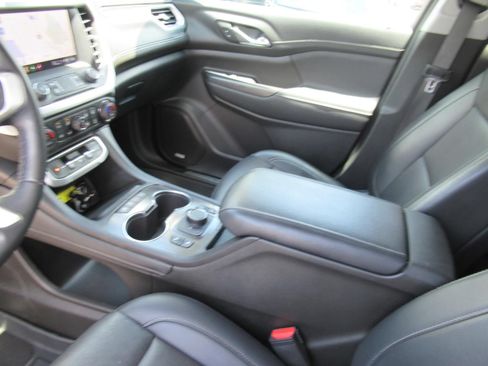Used 2023 GMC Acadia SLT FWD image 18