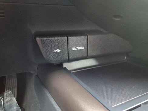 Certified 2022 Toyota Camry SE image 18