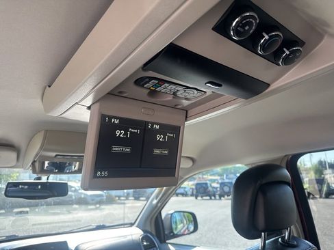 Used 2014 Chrysler Town & Country Touring-L w/ Driver Convenience Group FWD image 5