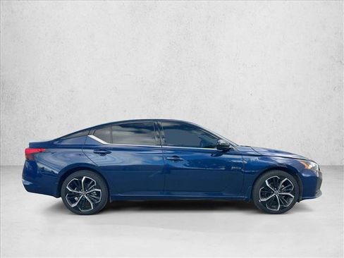 Used 2023 Nissan Altima 2.5 SR w/ SR Premium Package image 4