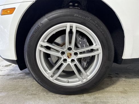 Certified 2023 Porsche Macan Turbo image 13