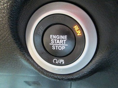 Used 2025 Chrysler Pacifica Select FWD image 23