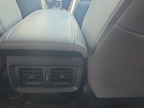 Used 2021 Toyota Venza XLE w/ Softex Package image 13