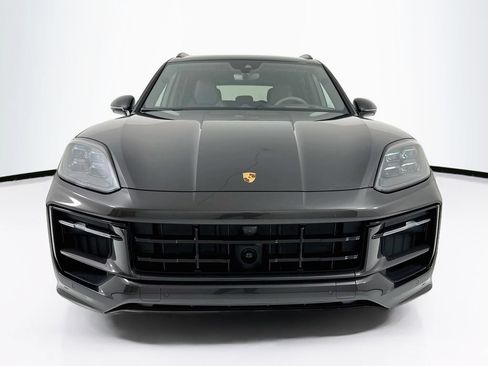 Certified 2025 Porsche Cayenne GTS AWD/4WD image 10