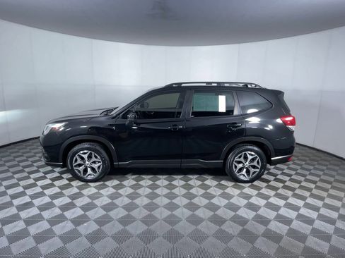 Used 2023 Subaru Forester Premium image 5